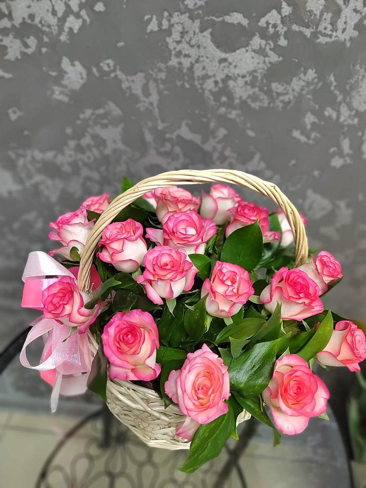 Цветочная композиция из Розы в корзине в Белой Калитве