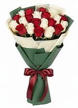 Букет Микс из красных и белых роз в Белой Калитве