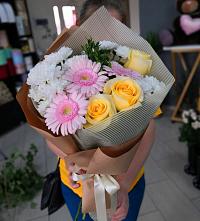 Букет цветов из:  Герберы, Розы и Хризантемы в Белой Калитве