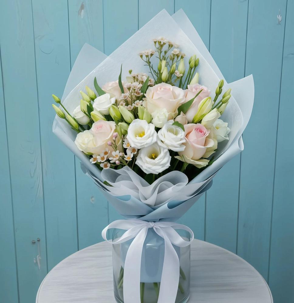 Букет цветов из: Розы и Лизиантусы в Белой Калитве