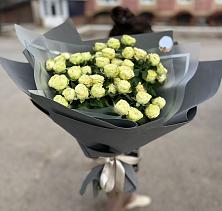 Букет Белые кустовые розы Солинеро в Белой Калитве