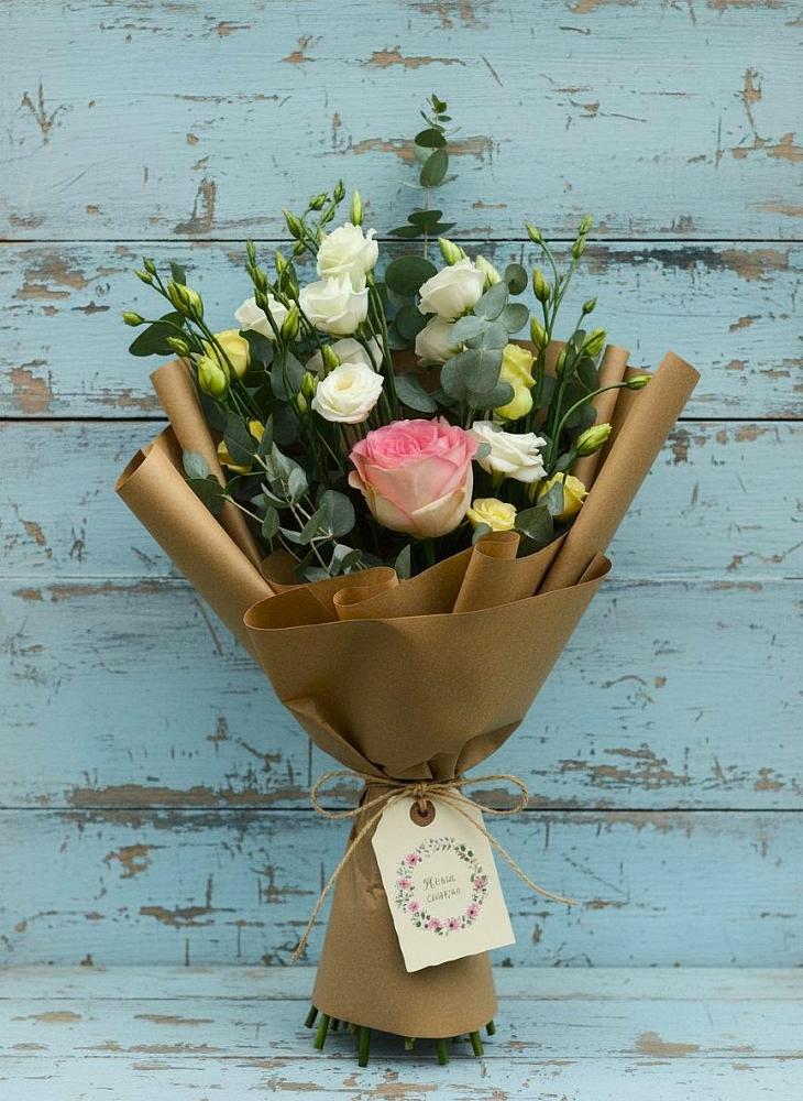 Букет цветов из: Розы и Лизиантусы в Белой Калитве