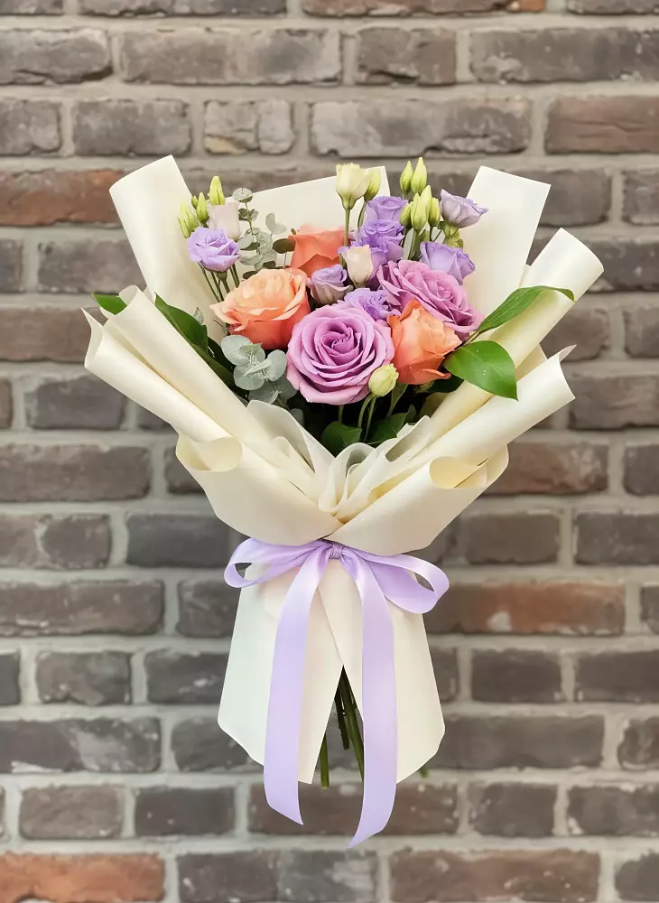 Букет цветов из: Лизиантусы и Розы в Белой Калитве