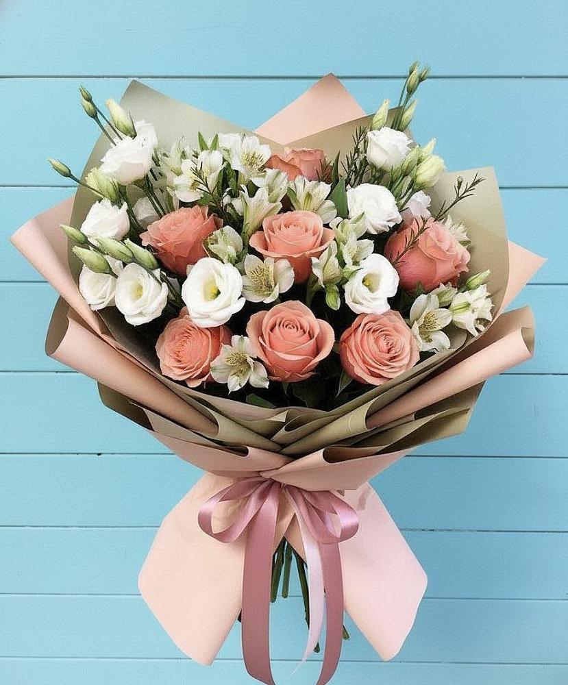Букет цветов из: Розы, Альстромерии и Лизиантусы в Белой Калитве