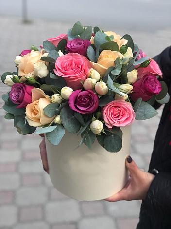Цветочная композиция из Розы в шляпной коробке в Белой Калитве