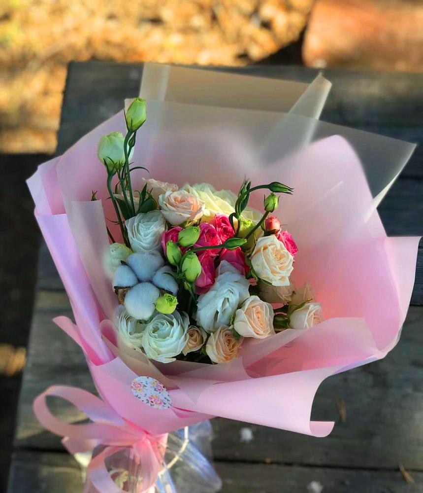 Букет цветов из: Розы и Лизиантусы в Белой Калитве