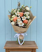 Букет цветов из:  Альстромерии, Лизиантусы, Розы и Хризантемы в Белой Калитве