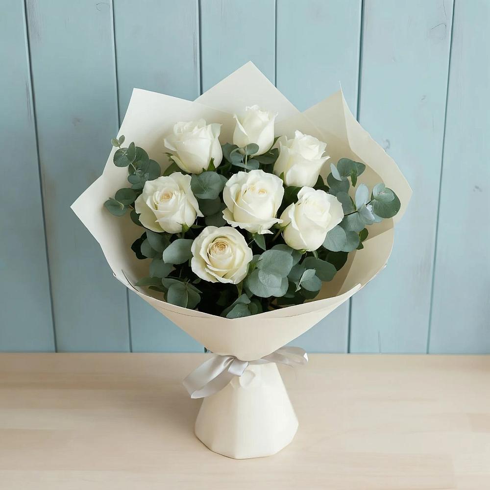 Букет Белые розы в Эвкалипте в Белой Калитве