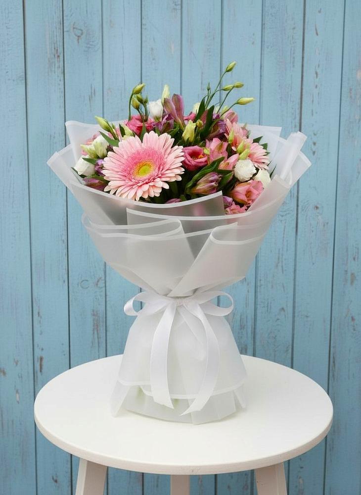 Букет цветов из: Герберы, Альстромерии и Лизиантусы в Белой Калитве