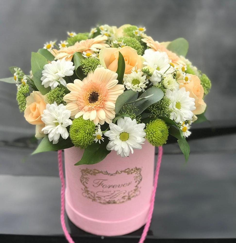 Цветочная композиция из Розы, Герберы и Хризантемы в шляпной коробке в Белой Калитве