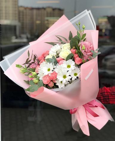 Букет цветов из: Розы, Лизиантусы и Хризантемы в Белой Калитве