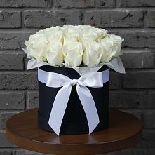 Цветочная композиция из Розы в шляпной коробке #REPLACE_PRED# Белой Калитве