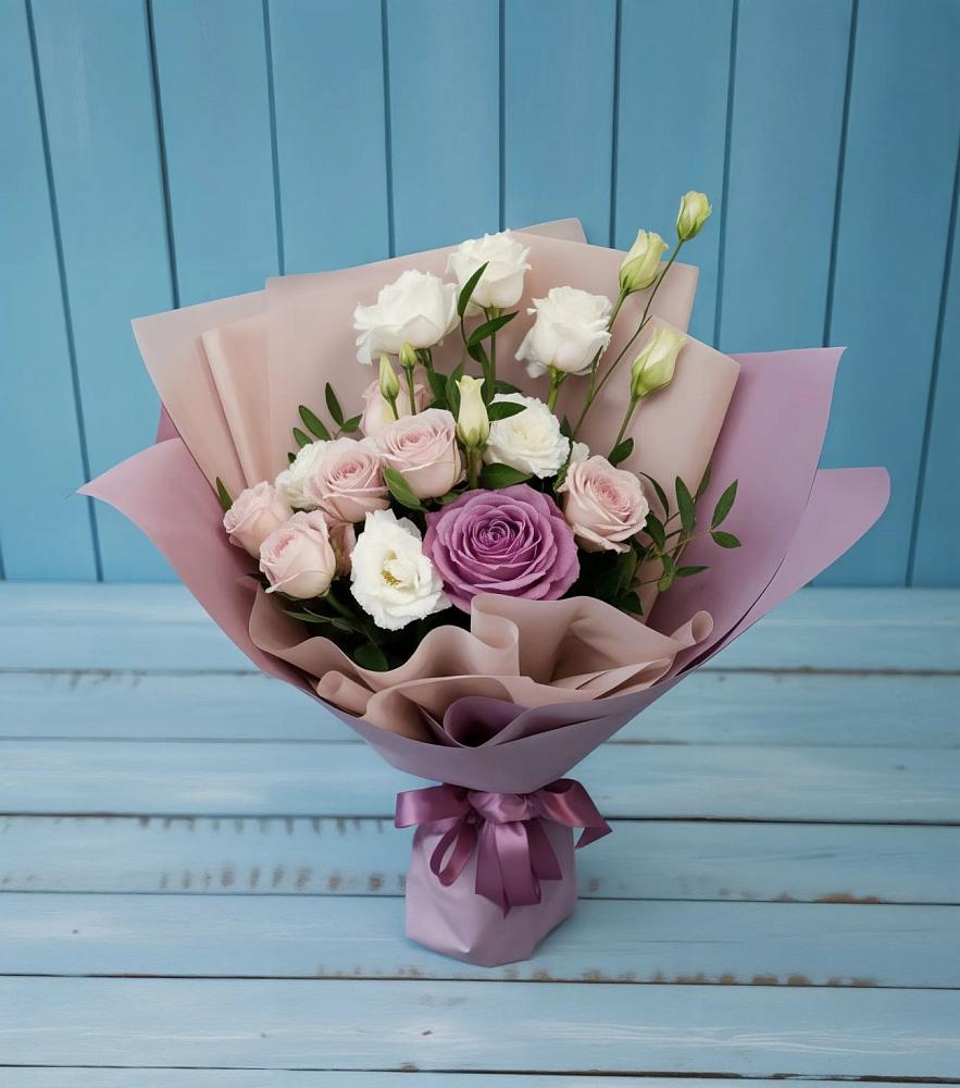 Букет цветов из: Розы и Лизиантусы в Белой Калитве